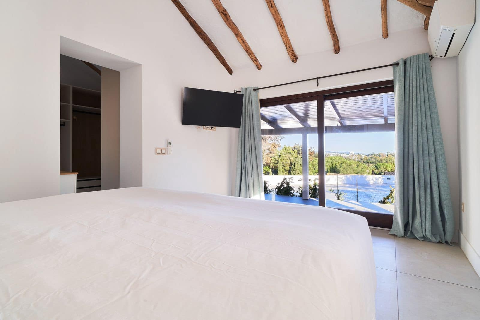 6 bedroom Villa for sale in San Pedro de Alcantara - € 3,995,000 (Ref: 9843536)