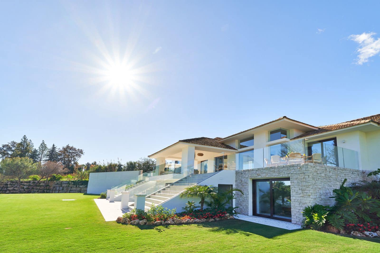 6 bedroom Villa for sale in San Pedro de Alcantara - € 3,995,000 (Ref: 9843536)