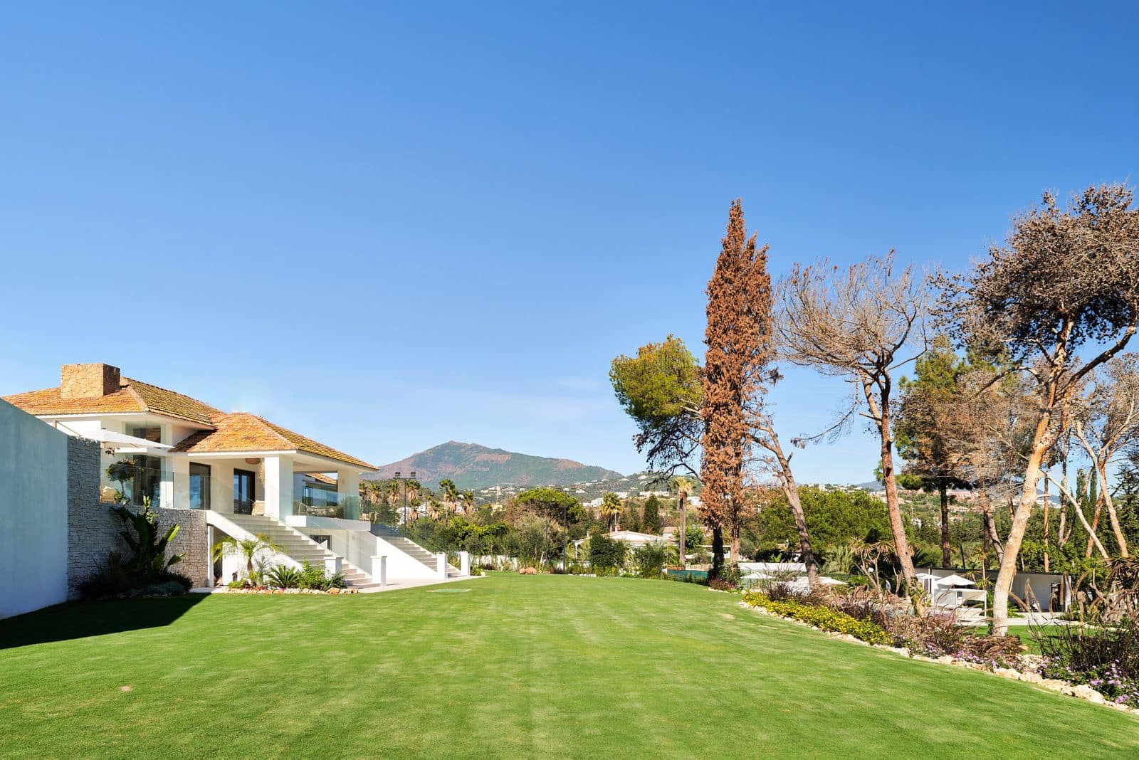 6 bedroom Villa for sale in San Pedro de Alcantara - € 3,995,000 (Ref: 9843536)