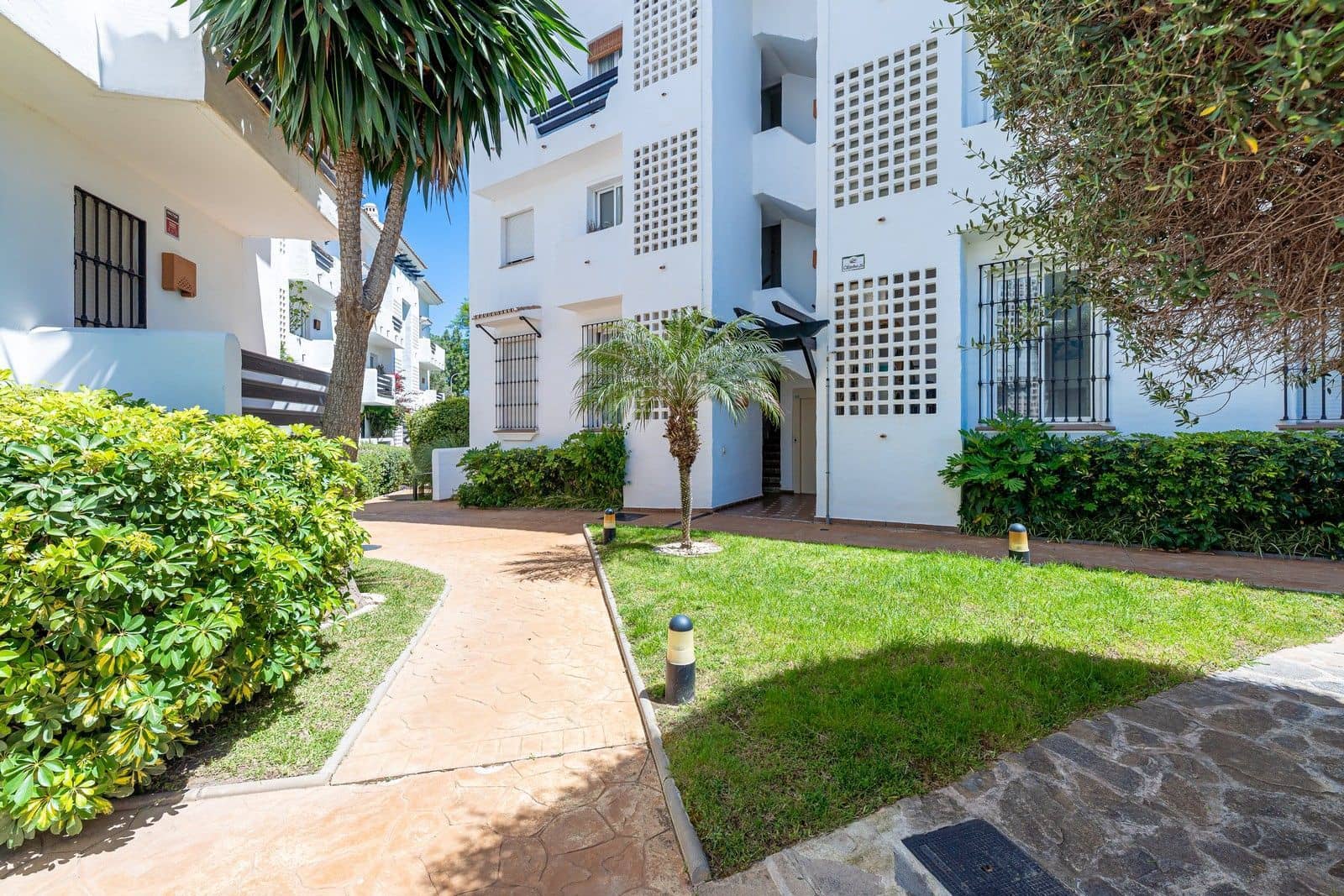 3 bedroom Apartment for sale in Benalmadena Costa - € 491,222 (Ref: 9843537)