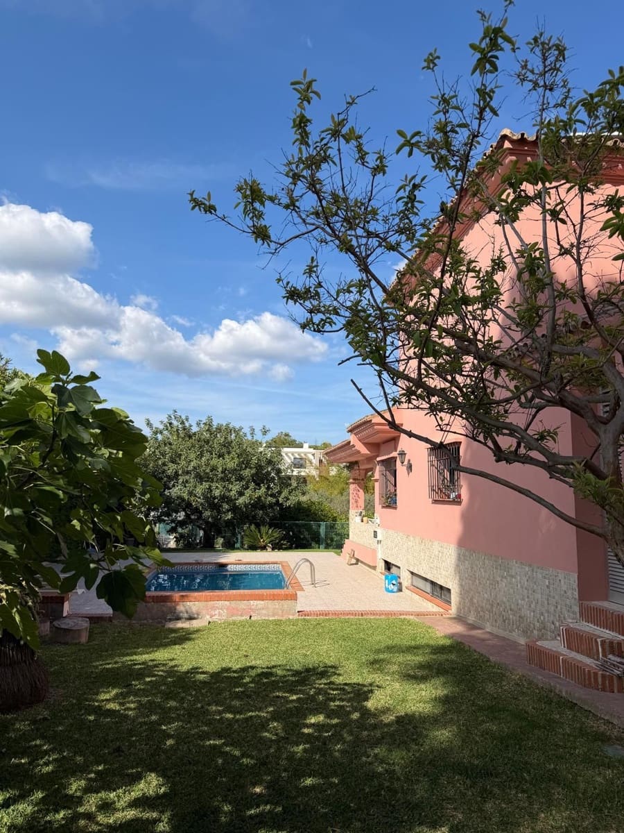 4 slaapkamer Villa te koop in Bahia de Casares - € 2.600.000 (Ref: 9843549)