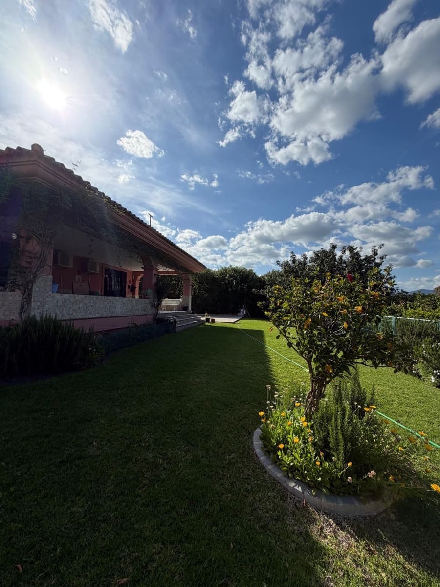 4 slaapkamer Villa te koop in Bahia de Casares - € 2.600.000 (Ref: 9843549)