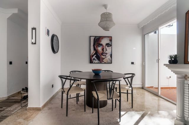3 soveværelse Byhus til salg i Nueva Andalucia, Marbella - € 495.000 (Ref: 9843558)