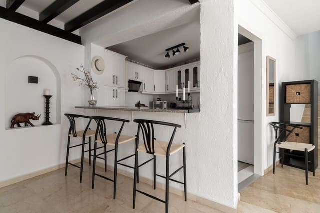 3 soveværelse Byhus til salg i Nueva Andalucia, Marbella - € 495.000 (Ref: 9843558)