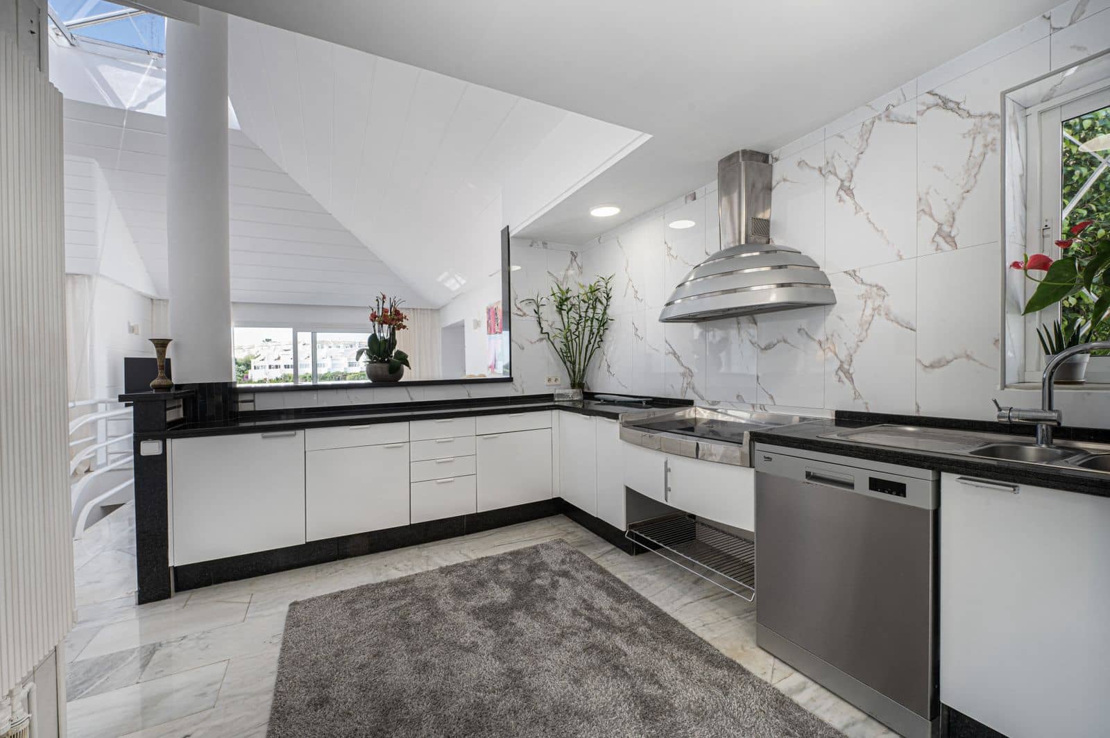 4 soveværelse Semi-Rækkehus til salg i Calahonda - € 749.000 (Ref: 9843559)