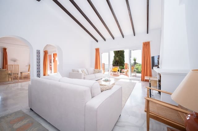 Chalet de 4 habitaciones en Elviria, Marbella en venta - 850.000 € (Ref: 9843568)