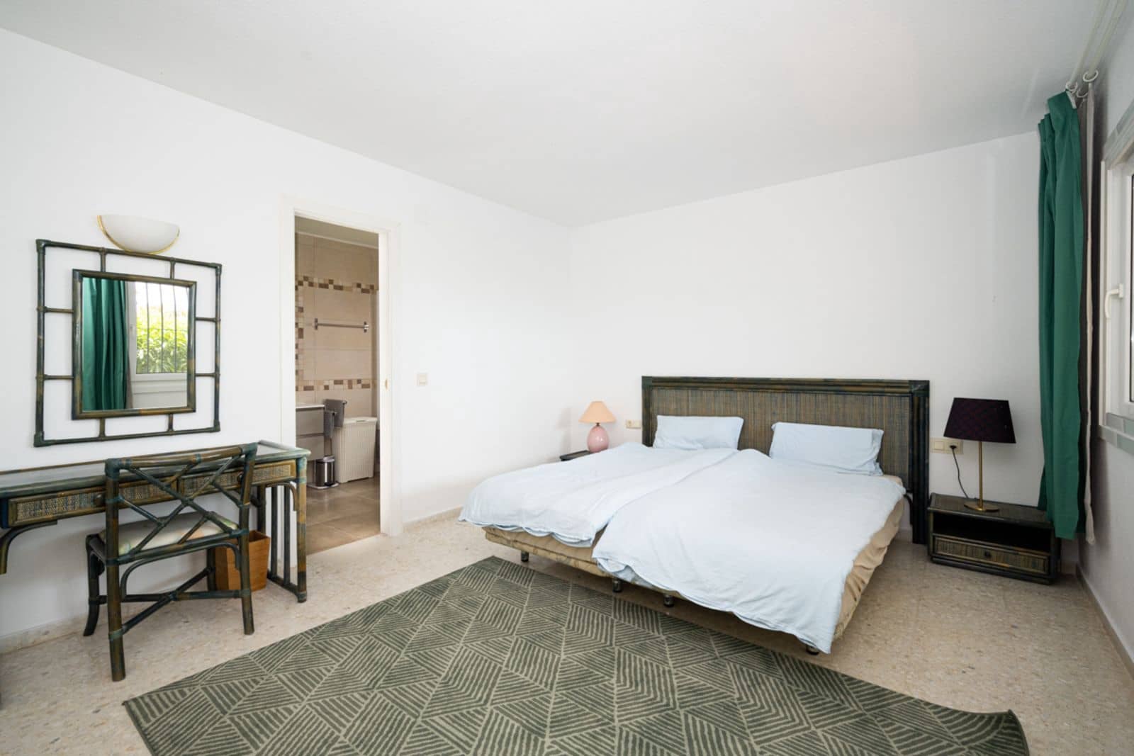 Chalet de 4 habitaciones en Elviria en venta - 850.000 € (Ref: 9843568)