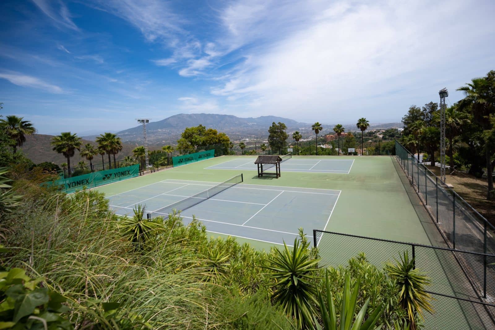Chalet de 4 habitaciones en Elviria en venta - 850.000 € (Ref: 9843568)