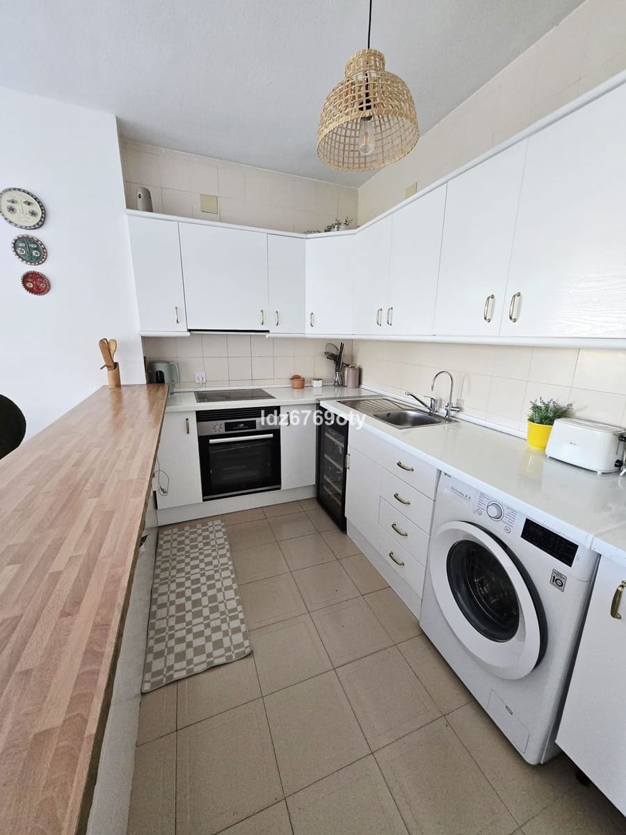 2 bedroom Apartment for sale in Benalmadena Costa - € 330,000 (Ref: 9843569)