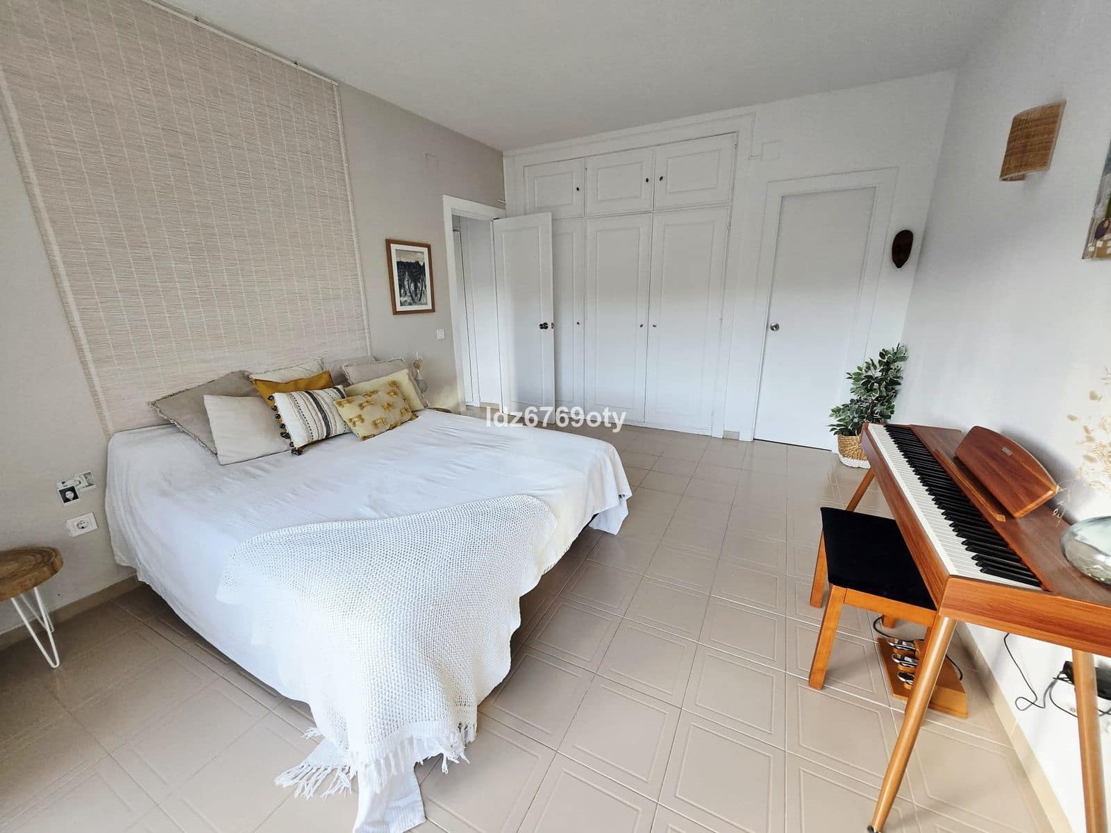 2 bedroom Apartment for sale in Benalmadena Costa - € 330,000 (Ref: 9843569)