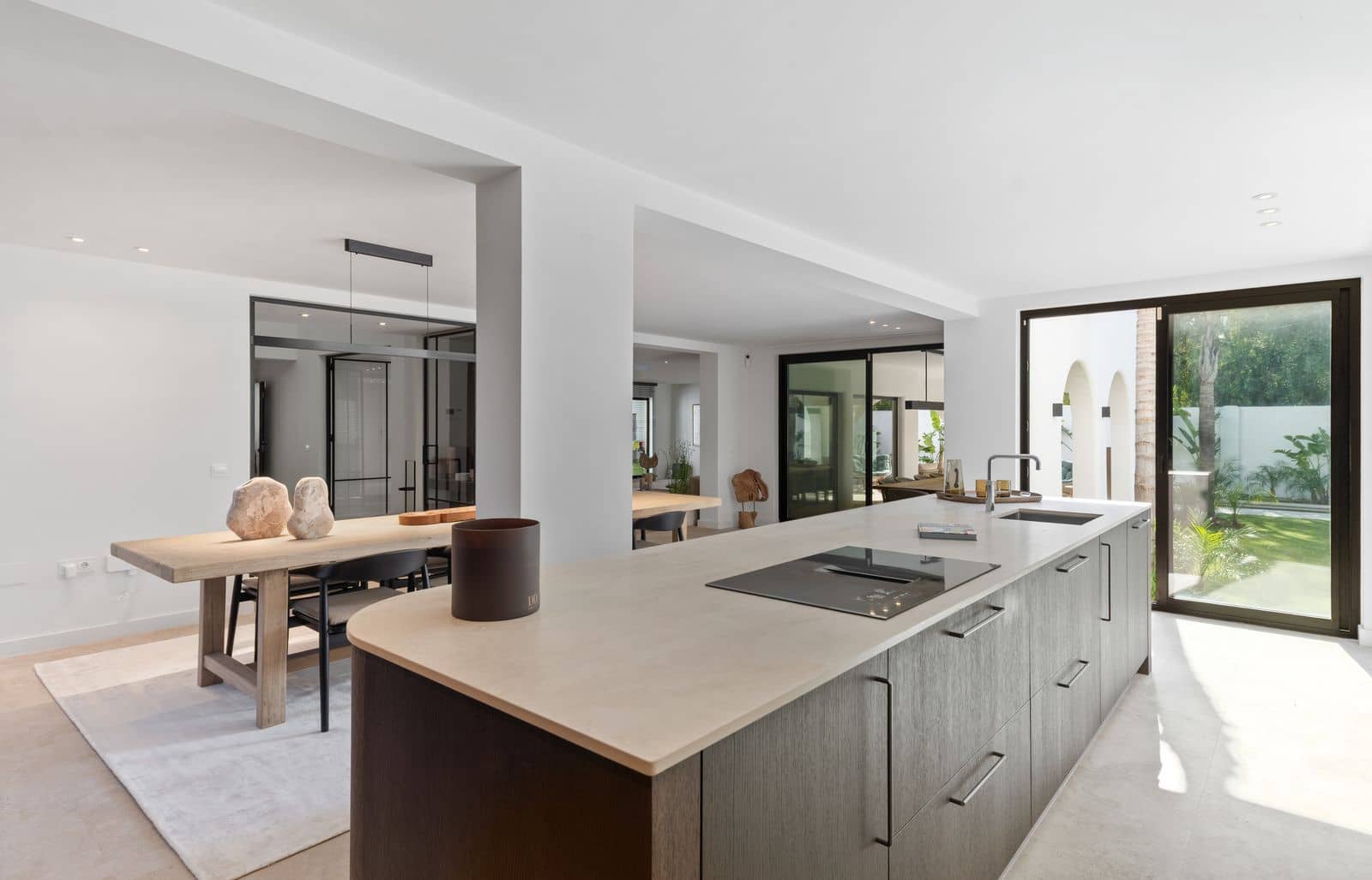 5 bedroom Villa for sale in Guadalmina - € 4,350,000 (Ref: 9843570)