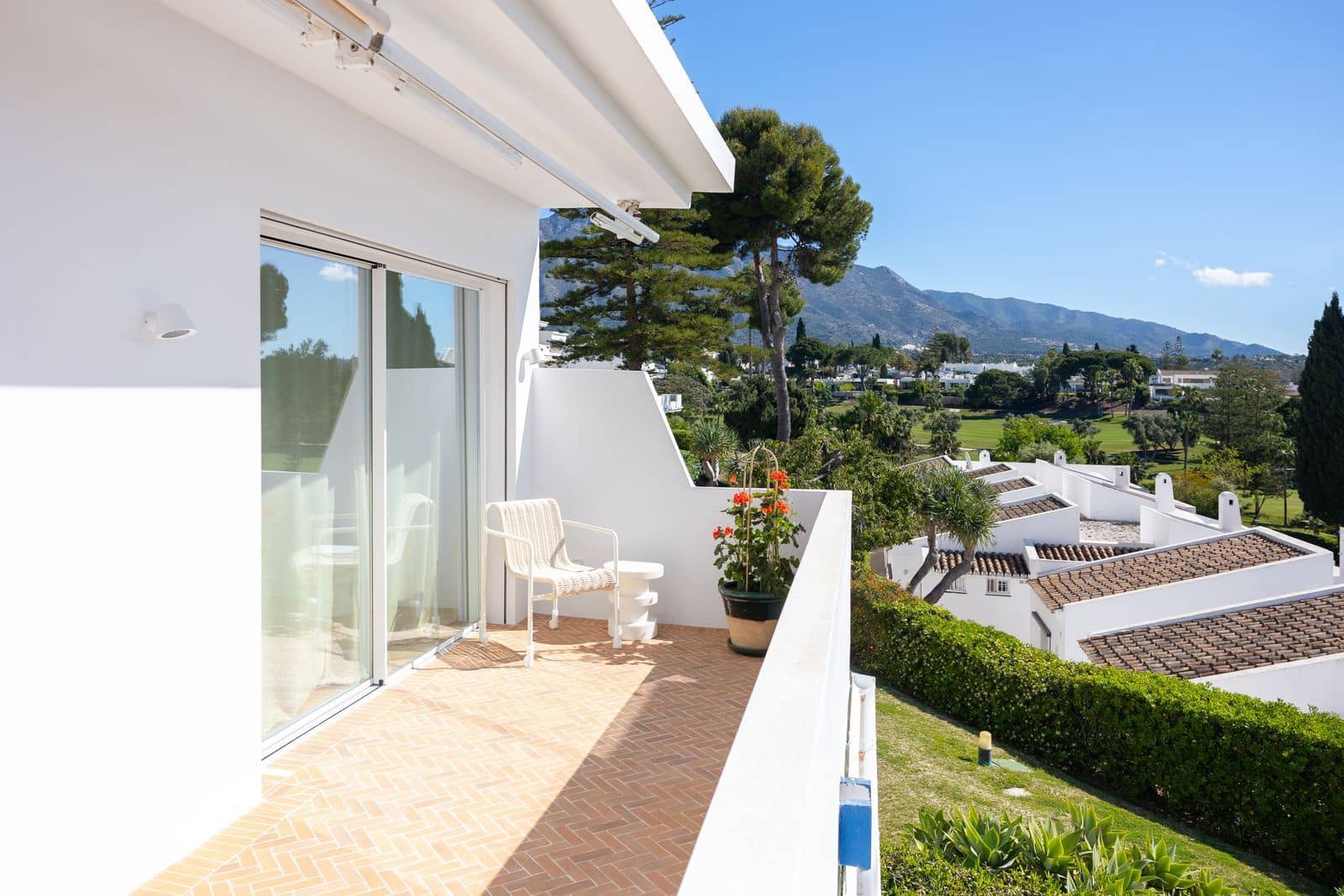 2 Zimmer Penthouse zu verkaufen in Nueva Andalucia - 1.190.000 € (Ref: 9843586)