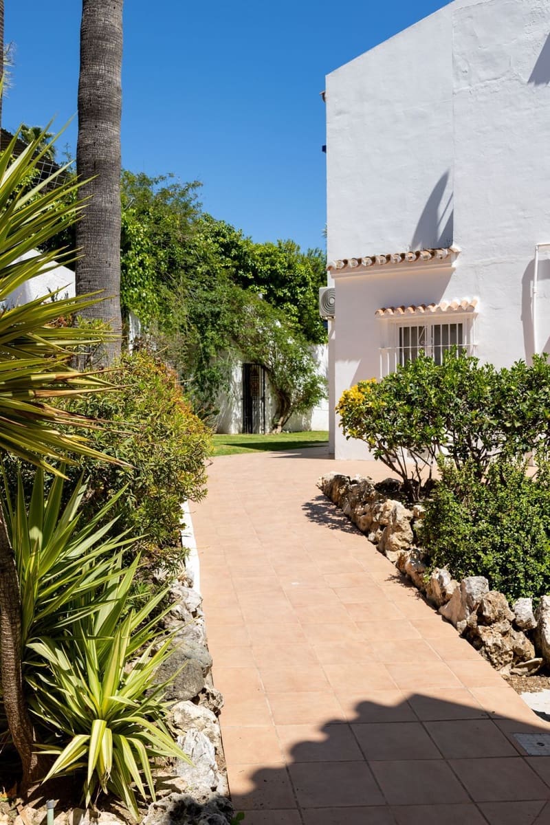 2 Zimmer Penthouse zu verkaufen in Nueva Andalucia - 1.190.000 € (Ref: 9843586)