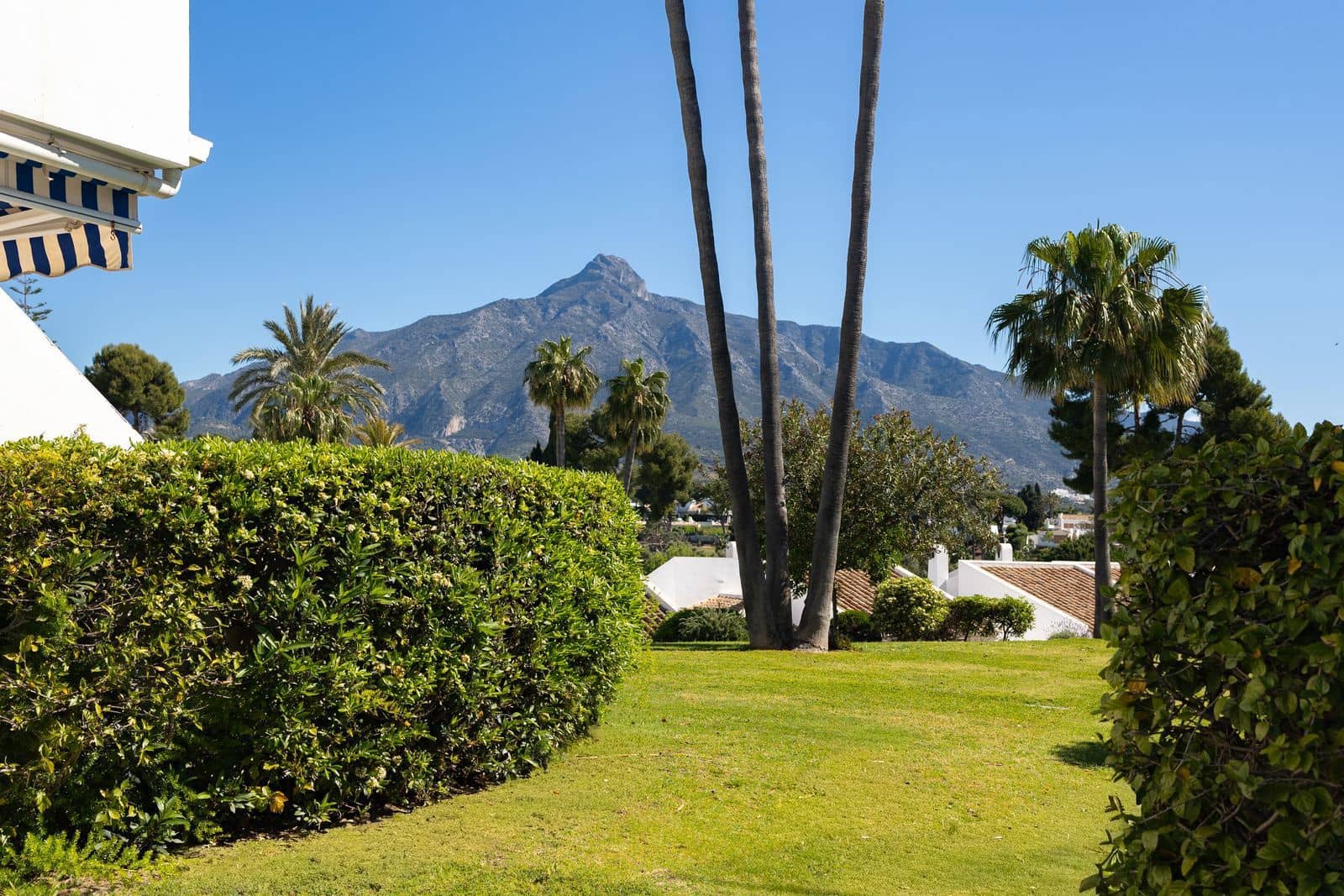 2 Zimmer Penthouse zu verkaufen in Nueva Andalucia - 1.190.000 € (Ref: 9843586)