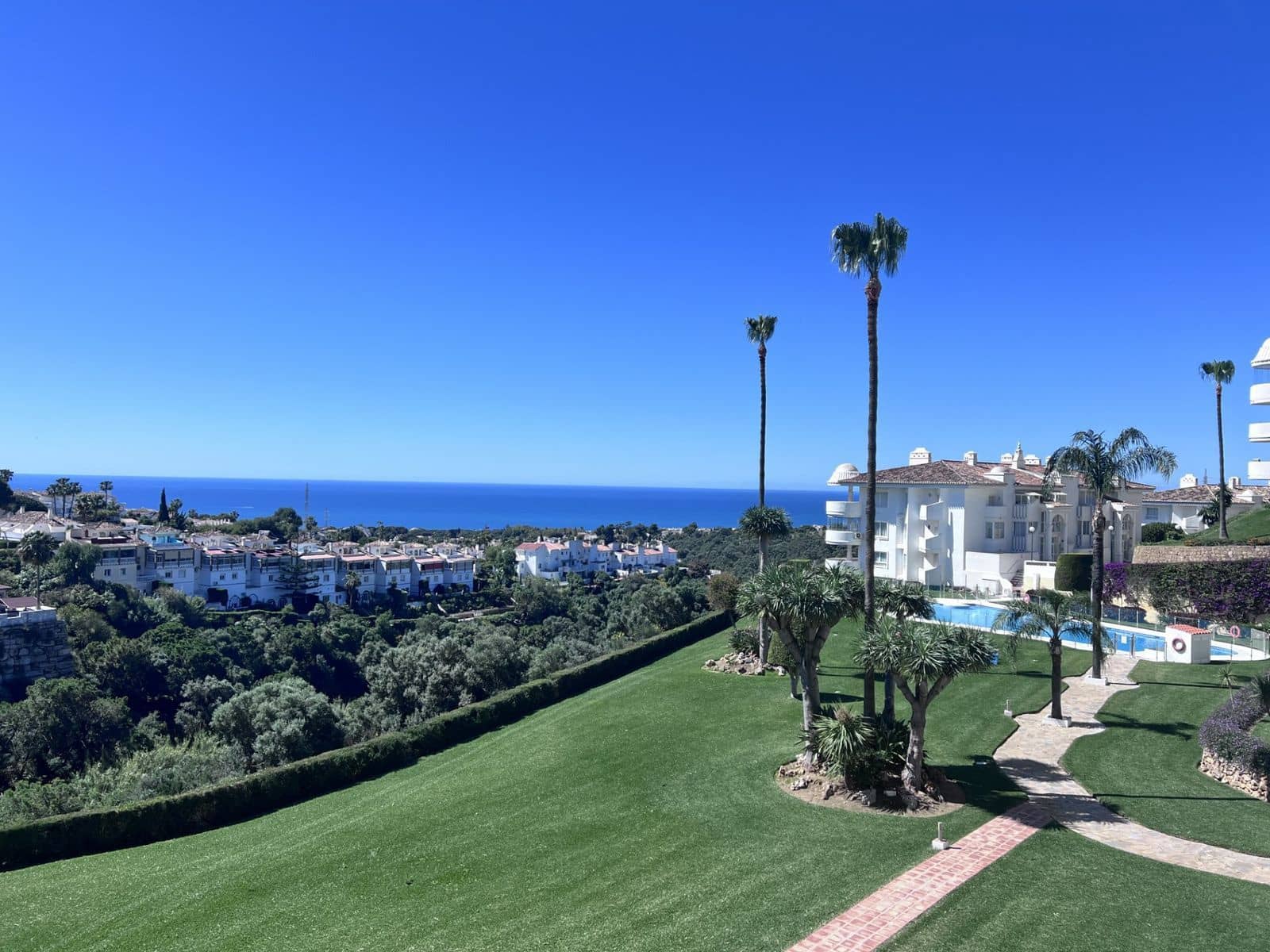 2 bedroom Apartment for sale in Calahonda - € 410,000 (Ref: 9843594)