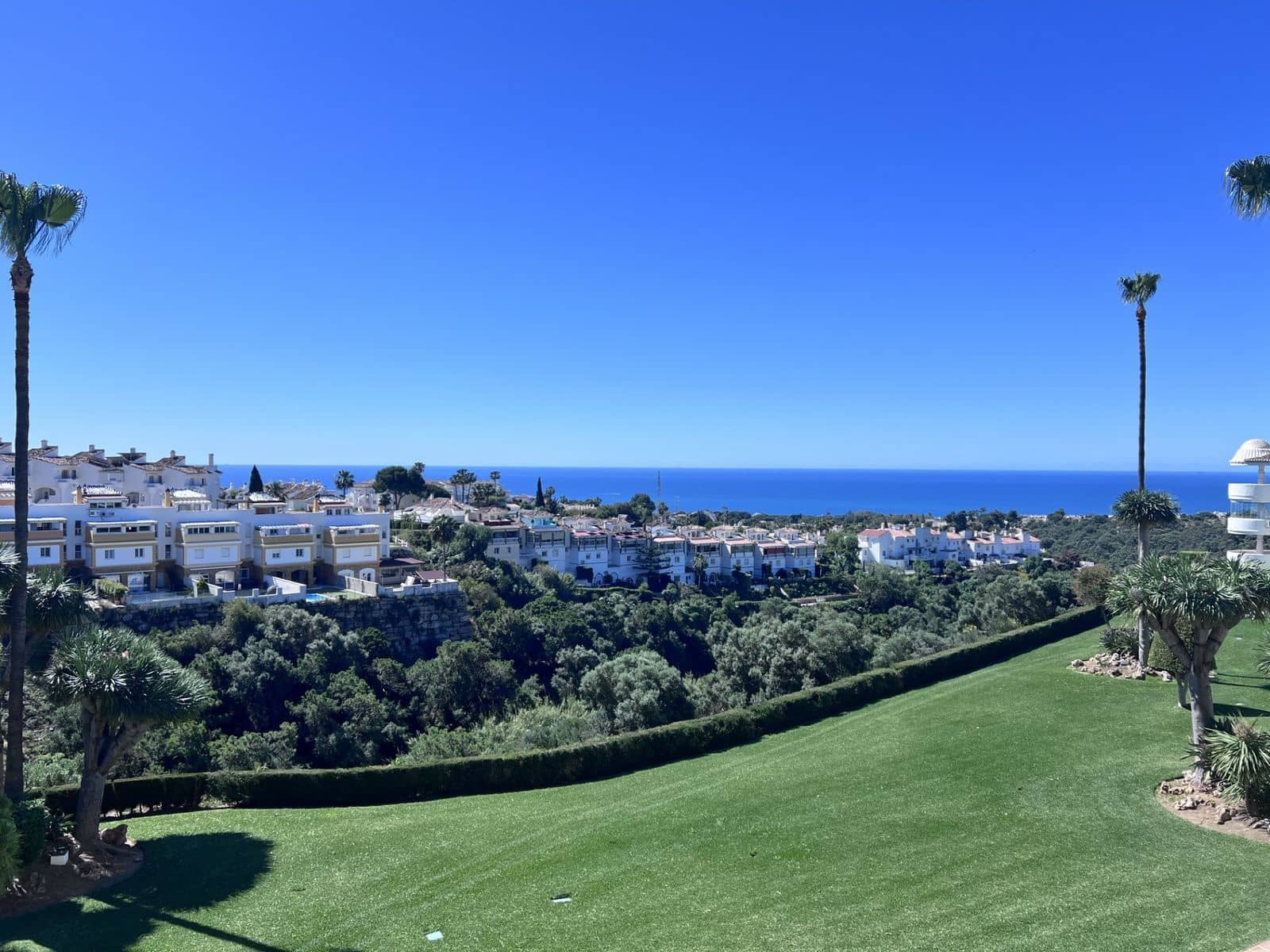 2 bedroom Apartment for sale in Calahonda - € 410,000 (Ref: 9843594)