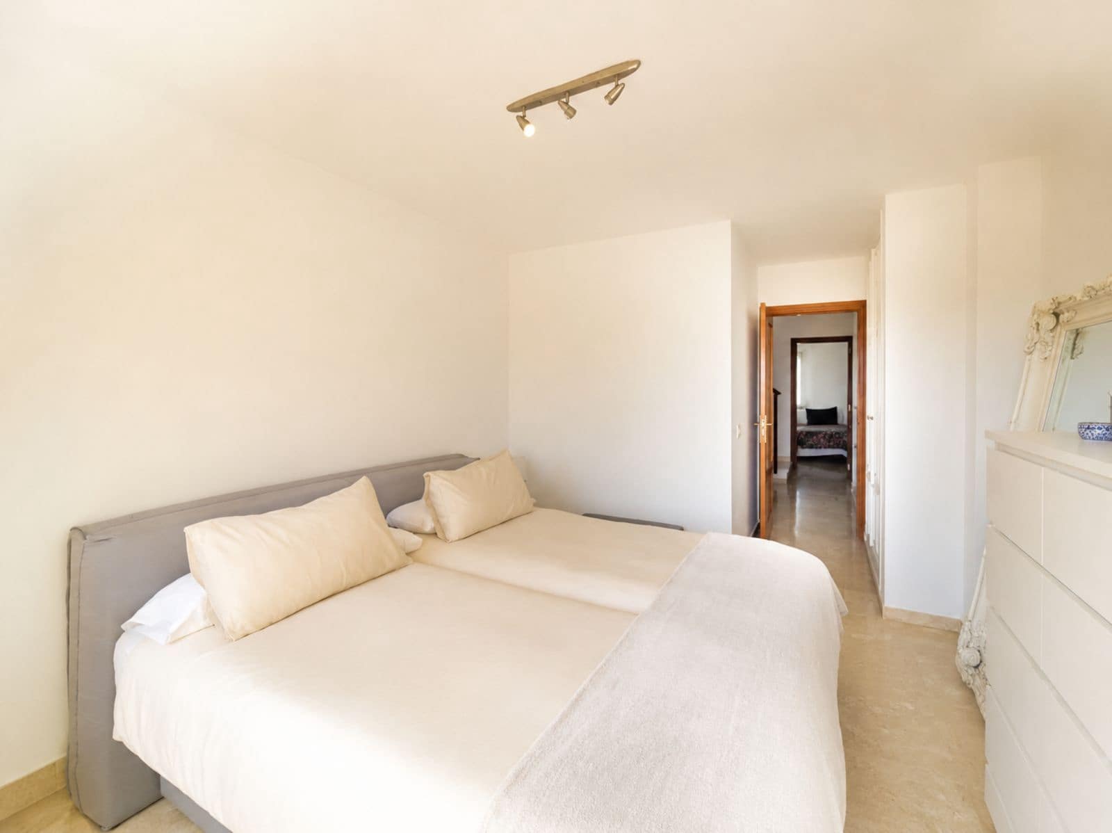 3 bedroom Penthouse for sale in New Golden Mile - € 530,000 (Ref: 9843596)