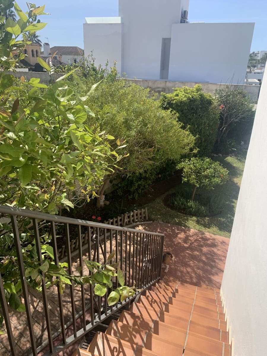 5 makuuhuone Huvila myytävänä paikassa San Pedro de Alcantara - 950 000 € (Ref: 9851372)