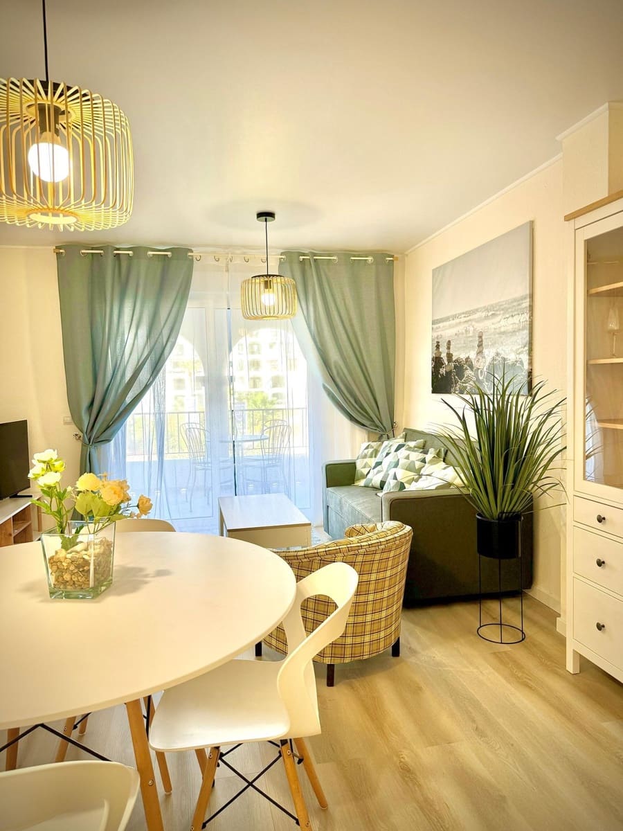 2 slaapkamer Appartement te koop in Manilva - € 365.000 (Ref: 9851385)