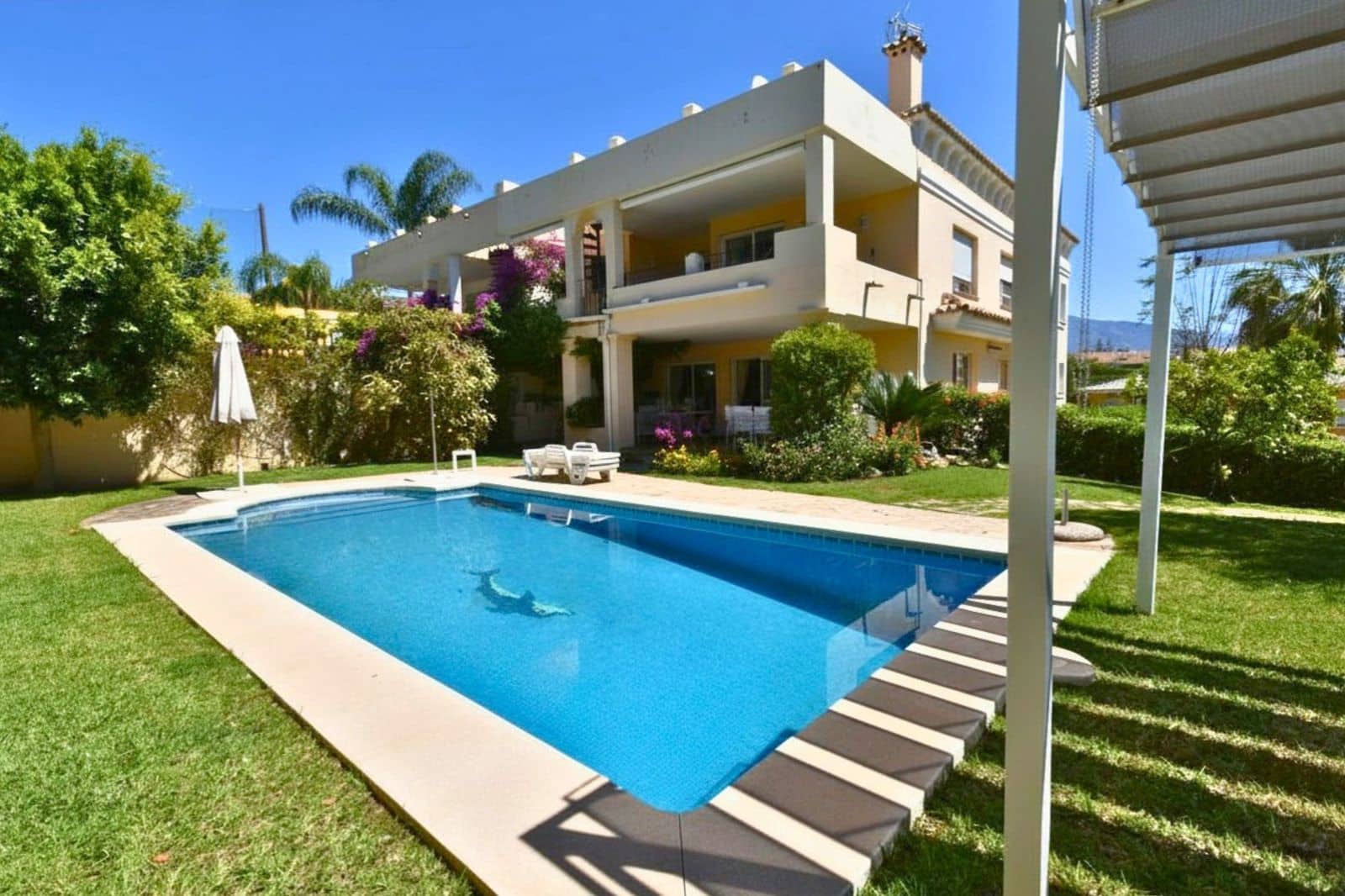 6 soveværelse Semi-Rækkehus til salg i Guadalmina - € 1.750.000 (Ref: 9851391)