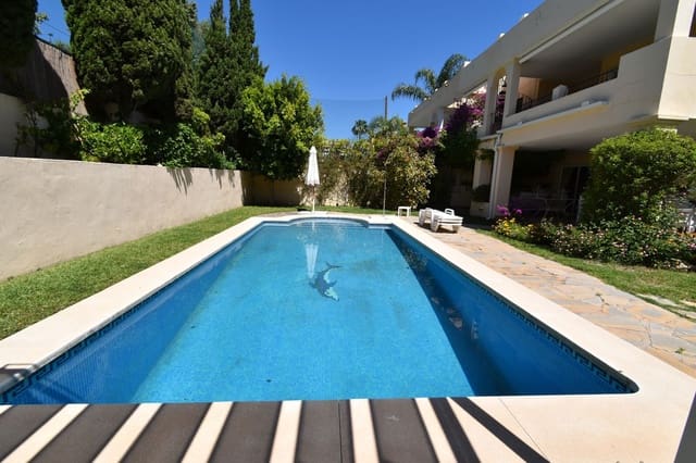 6 soveværelse Semi-Rækkehus til salg i Guadalmina Alta, Marbella - € 1.750.000 (Ref: 9851391)