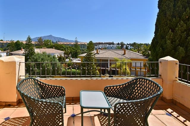 6 soveværelse Semi-Rækkehus til salg i Guadalmina Alta, Marbella - € 1.750.000 (Ref: 9851391)