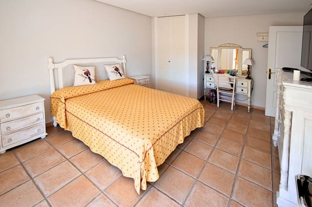 6 soveværelse Semi-Rækkehus til salg i Guadalmina Alta, Marbella - € 1.750.000 (Ref: 9851391)