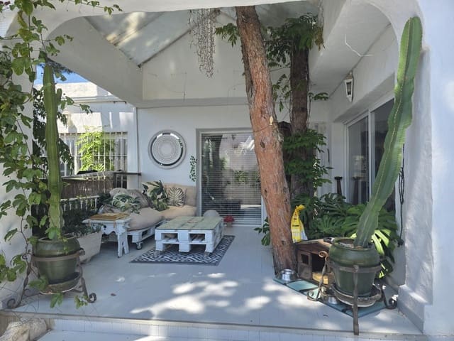 3 soveværelse Bungalow til salg i Hacienda Las Chapas, Marbella - € 580.000 (Ref: 9851392)