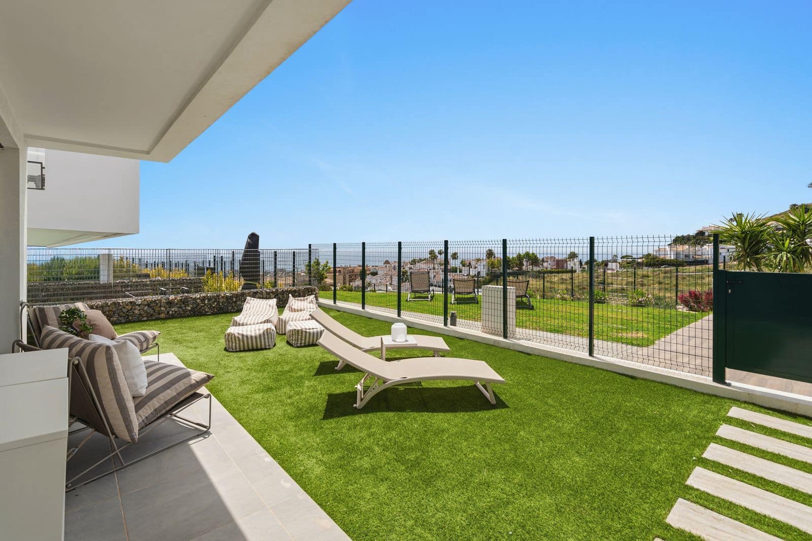 3 soveværelse Semi-Rækkehus til salg i Riviera del Sol - € 699.000 (Ref: 9851402)