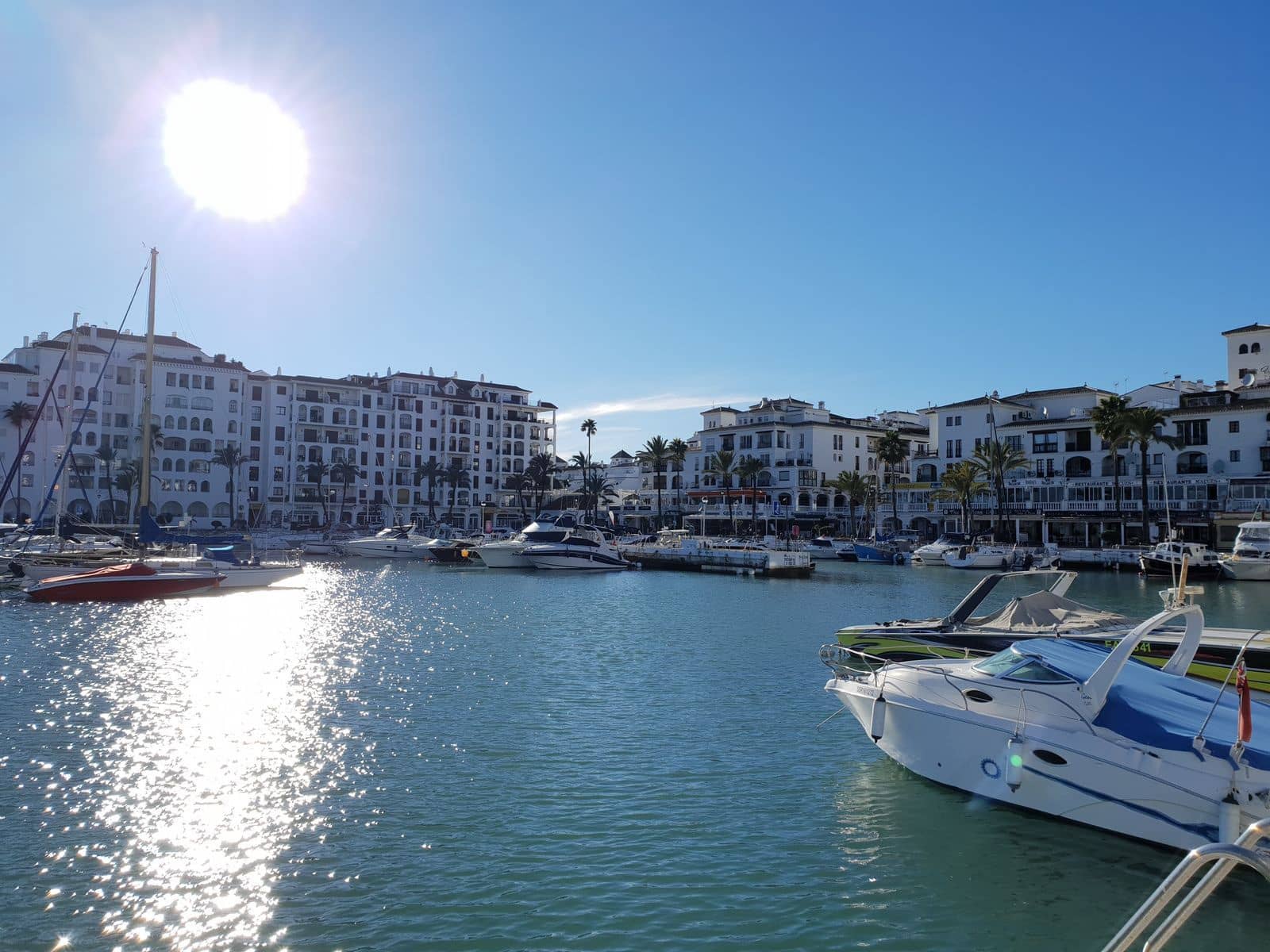 2 chambre Appartement à vendre à La Duquesa / Puerto de la Duquesa - 345 000 € (Ref: 9851404)