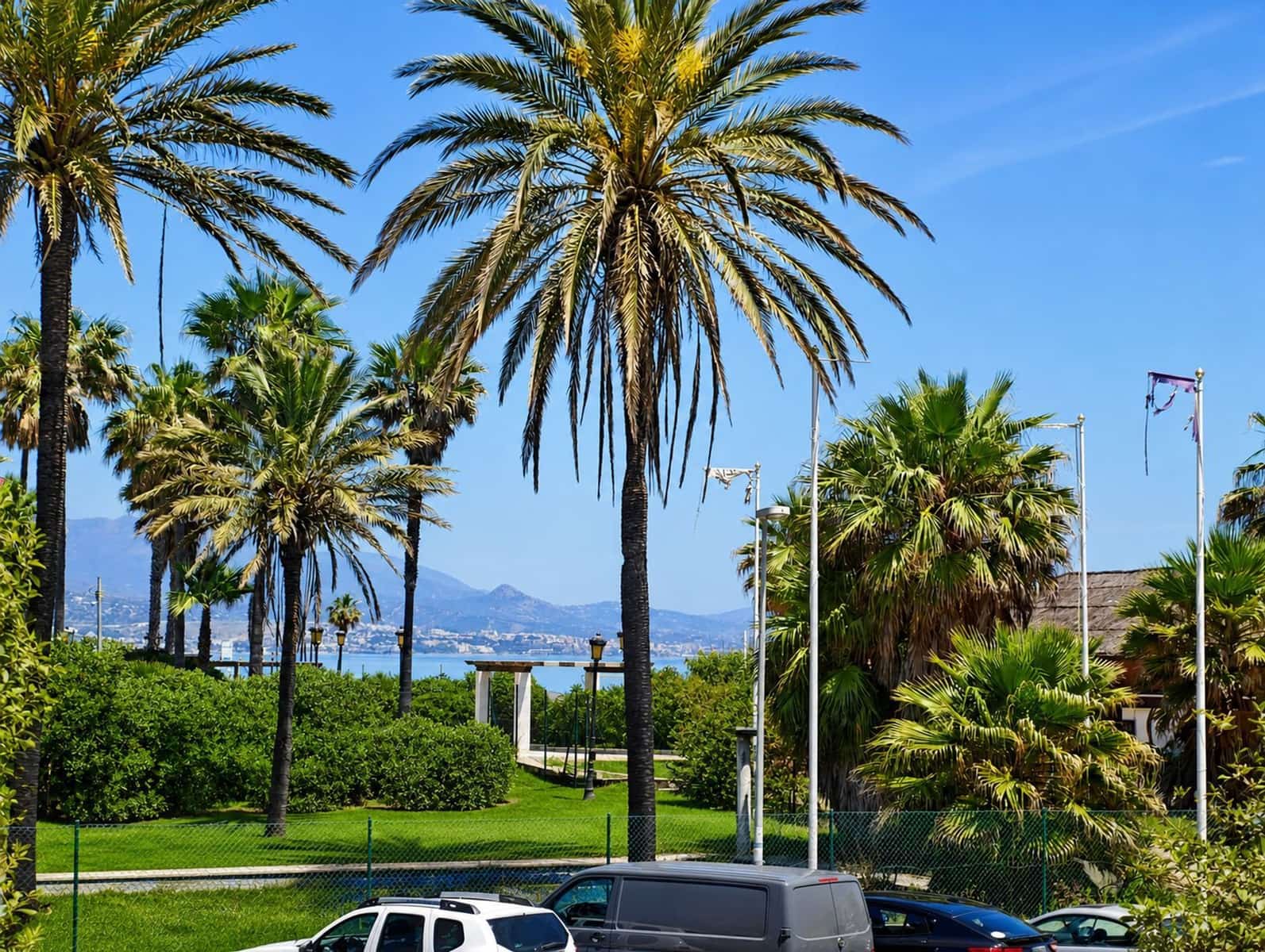 2 chambre Appartement à vendre à La Duquesa / Puerto de la Duquesa - 345 000 € (Ref: 9851404)