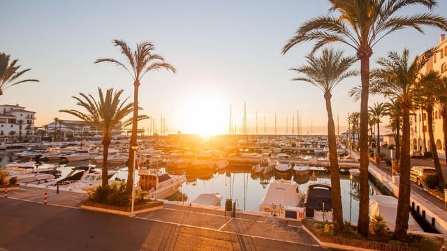 2 chambre Appartement à vendre à La Duquesa / Puerto de la Duquesa, Manilva - 345 000 € (Ref: 9851404)