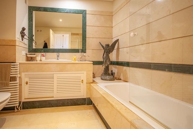 2 slaapkamer Appartement te koop in Bahía de Marbella, Marbella - € 850.000 (Ref: 9851405)