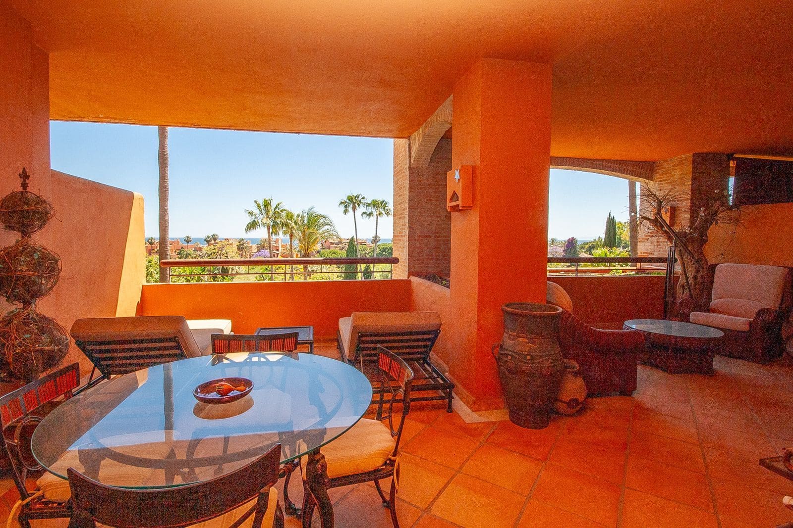 2 bedroom Apartment for sale in Bahia de Marbella - € 850,000 (Ref: 9851405)