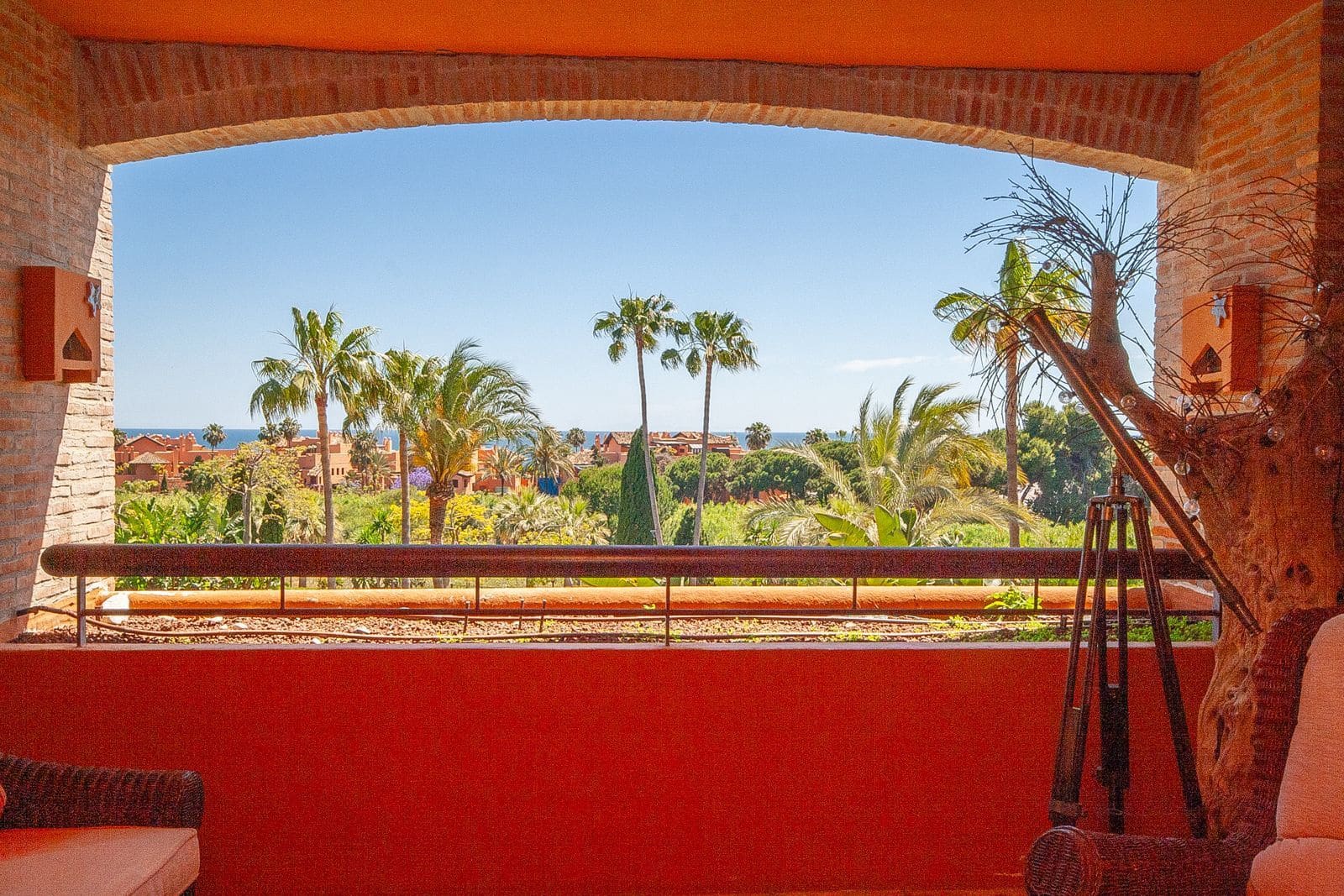 2 bedroom Apartment for sale in Bahia de Marbella - € 850,000 (Ref: 9851405)