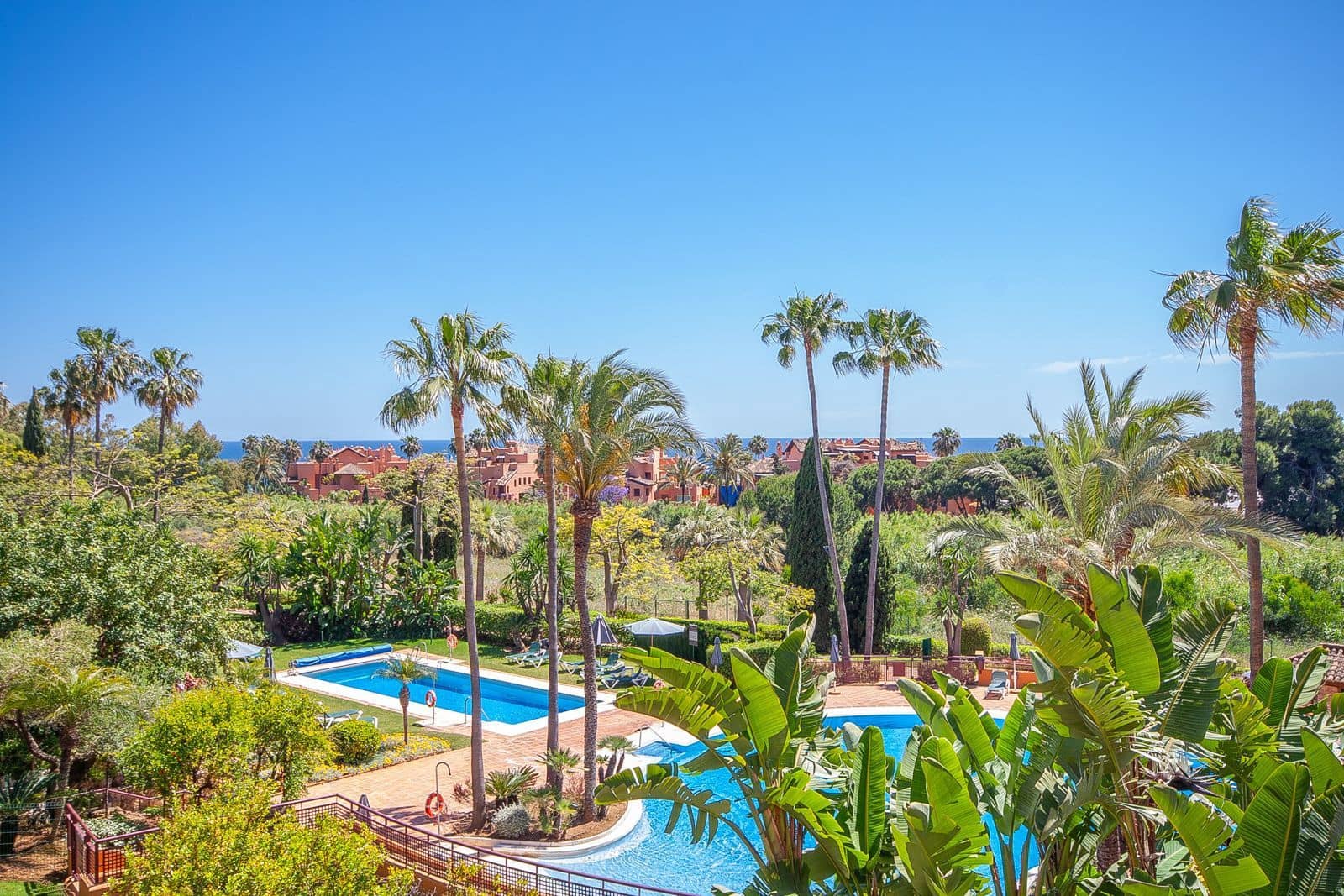 2 bedroom Apartment for sale in Bahia de Marbella - € 850,000 (Ref: 9851405)