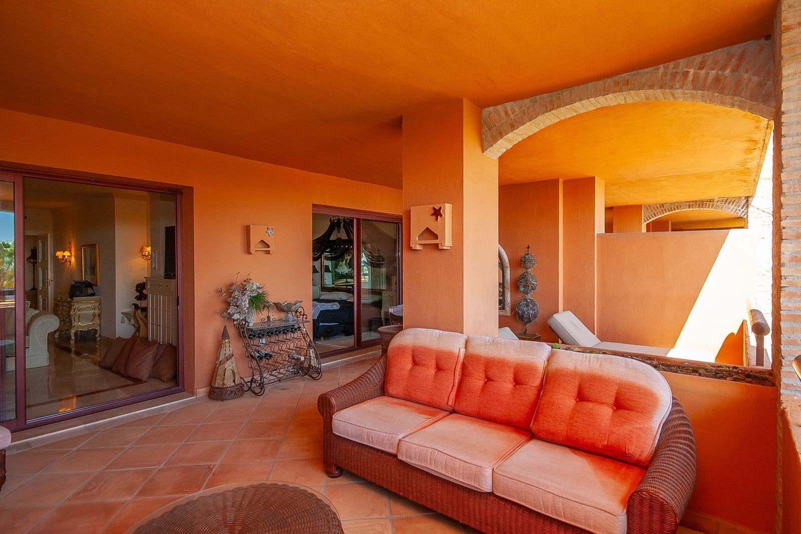 2 bedroom Apartment for sale in Bahia de Marbella - € 850,000 (Ref: 9851405)