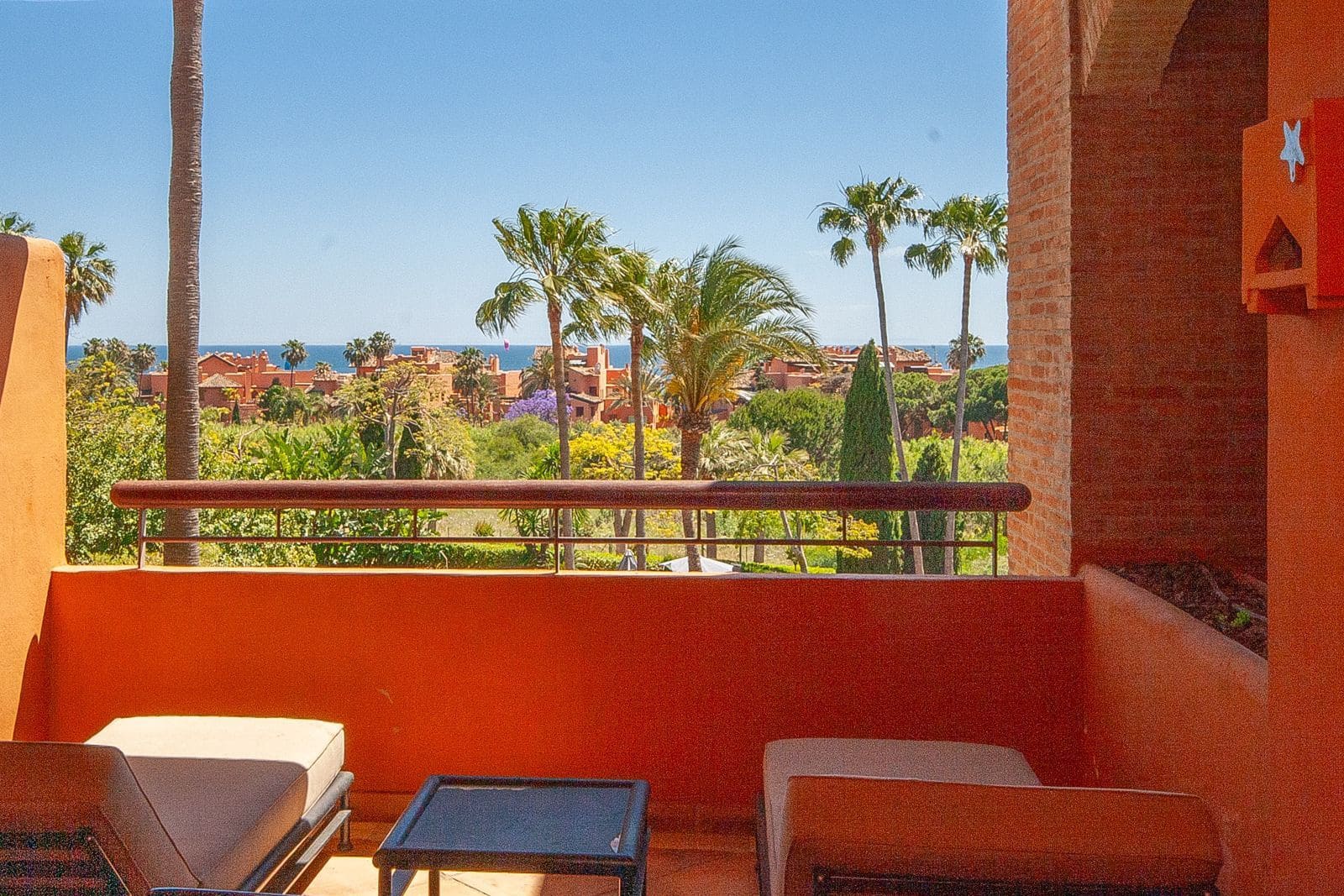 2 bedroom Apartment for sale in Bahia de Marbella - € 850,000 (Ref: 9851405)