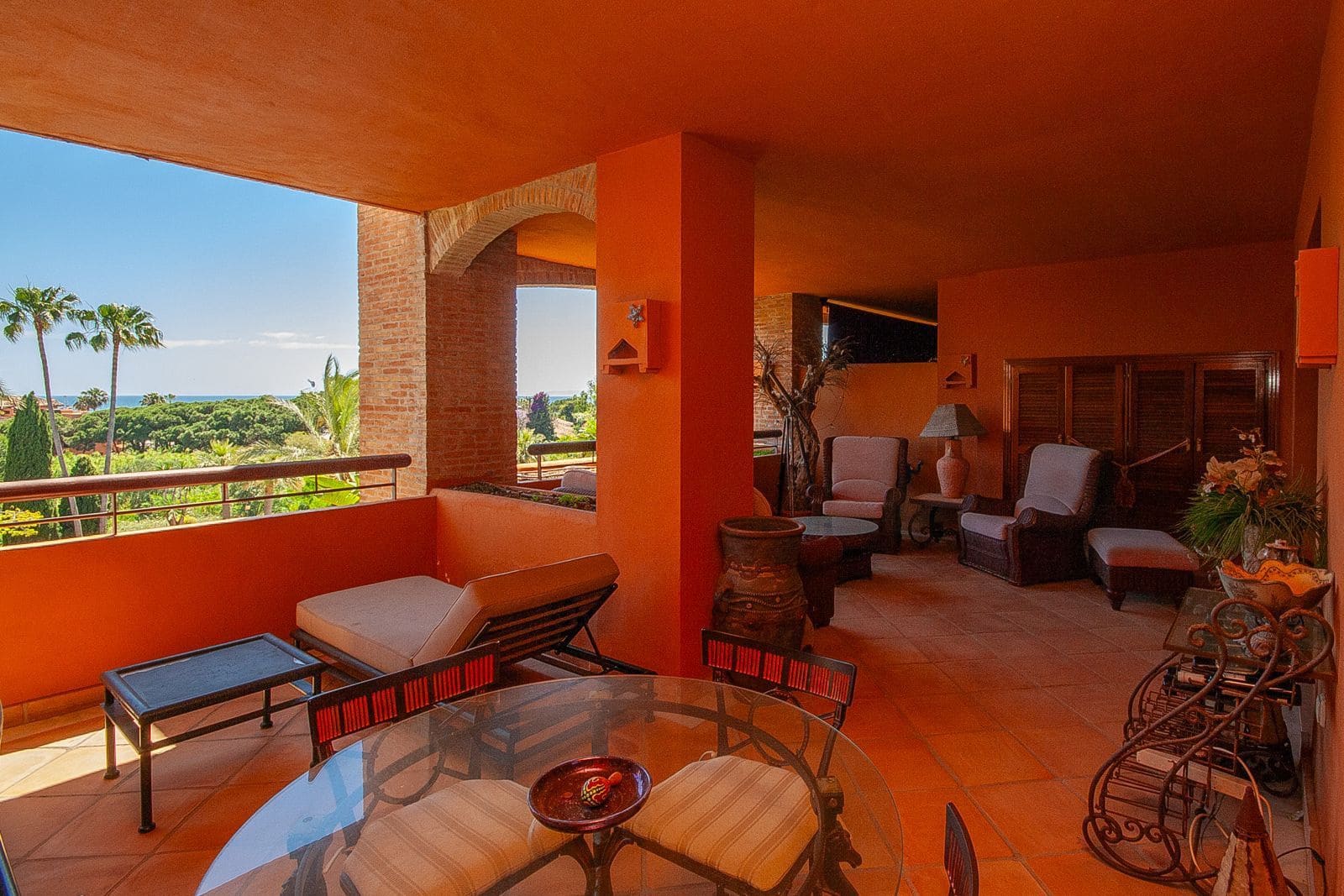 2 bedroom Apartment for sale in Bahia de Marbella - € 850,000 (Ref: 9851405)