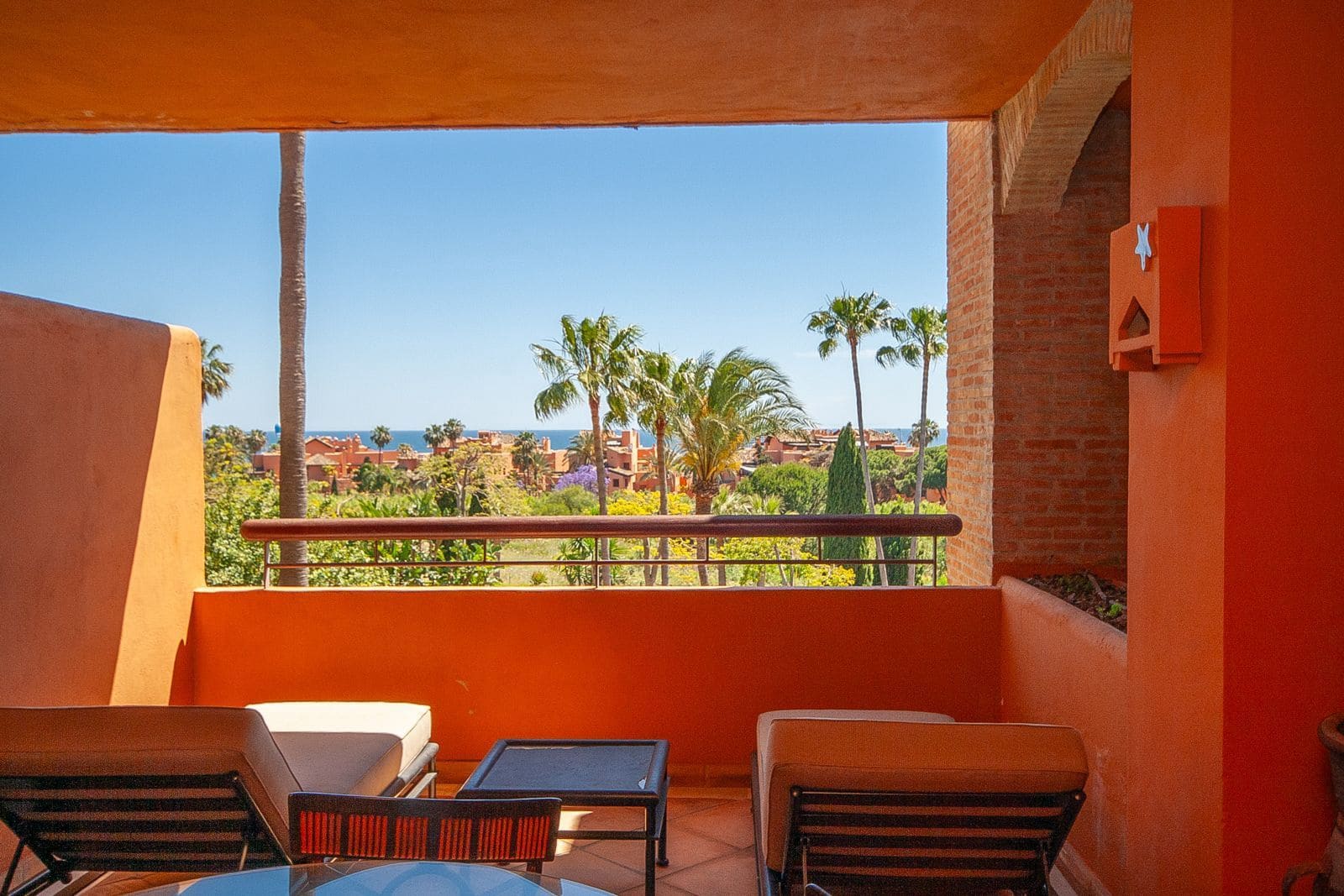 2 bedroom Apartment for sale in Bahia de Marbella - € 850,000 (Ref: 9851405)