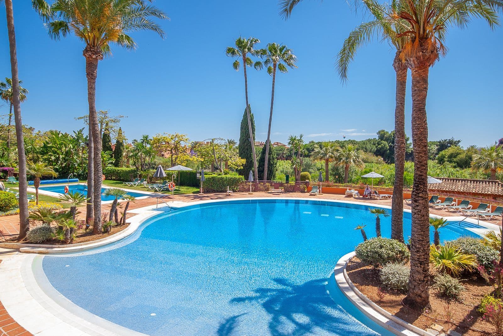 2 bedroom Apartment for sale in Bahia de Marbella - € 850,000 (Ref: 9851405)
