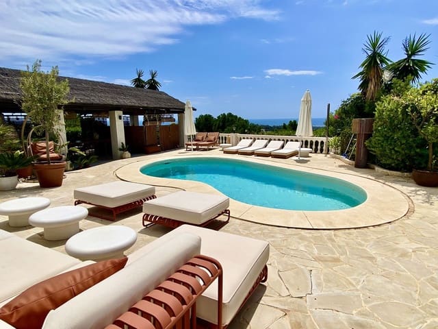 4 soveværelse Villa til salg i El Padrón, Estepona - € 1.595.000 (Ref: 9851415)