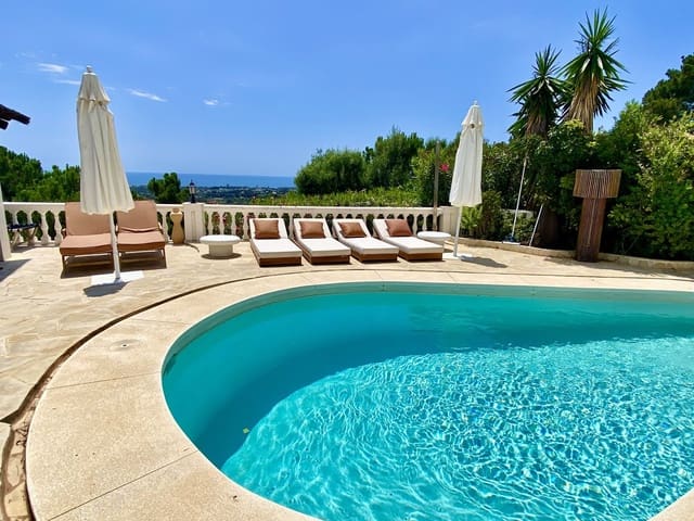 4 soveværelse Villa til salg i El Padrón, Estepona - € 1.595.000 (Ref: 9851415)