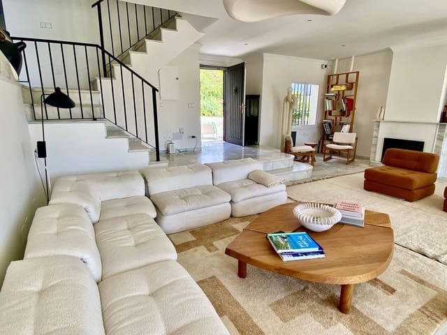 4 soveværelse Villa til salg i El Padrón, Estepona - € 1.595.000 (Ref: 9851415)