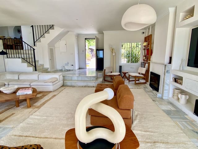 4 soveværelse Villa til salg i El Padrón, Estepona - € 1.595.000 (Ref: 9851415)