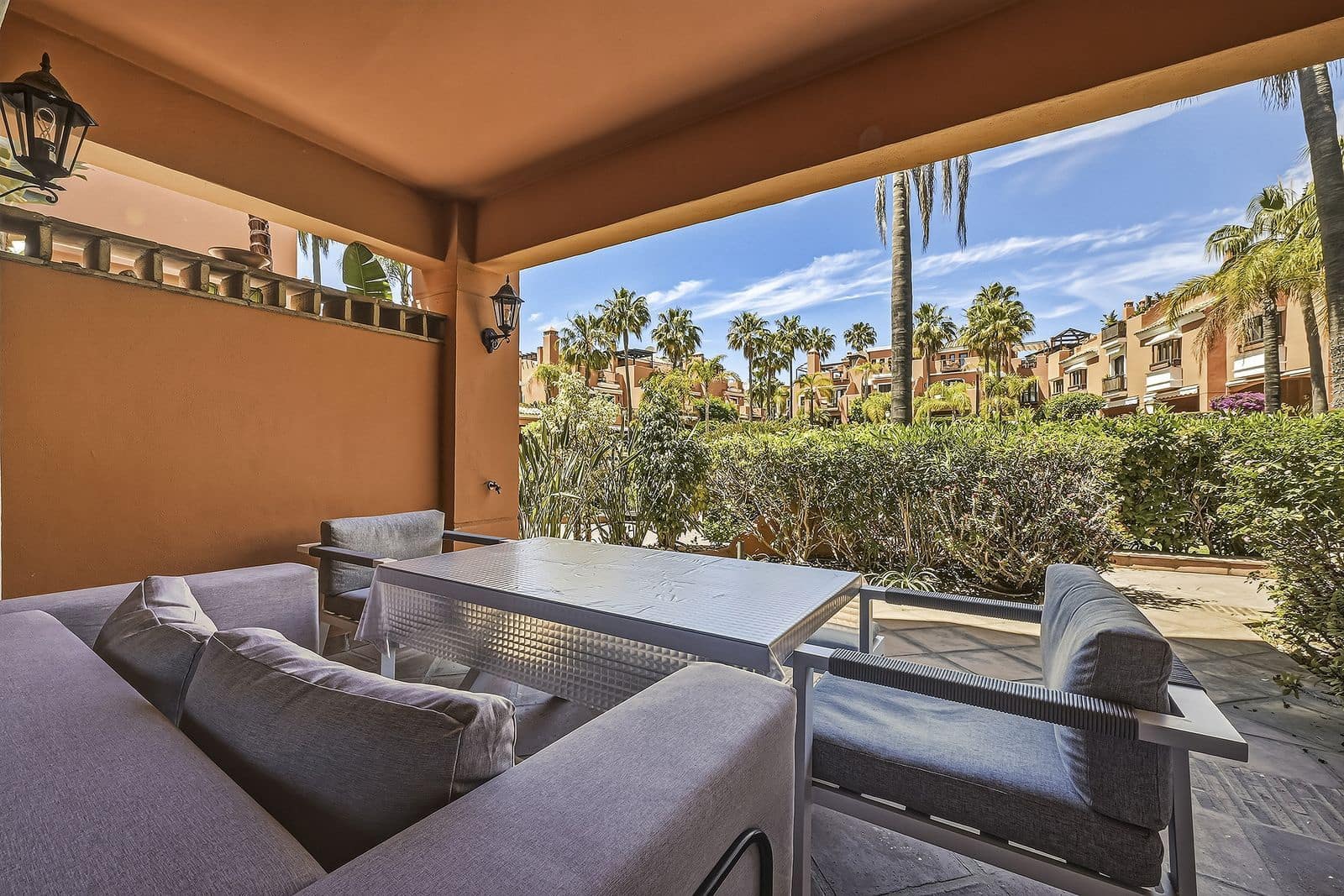 2 bedroom Townhouse for sale in Bahia de Marbella - € 890,000 (Ref: 9851437)