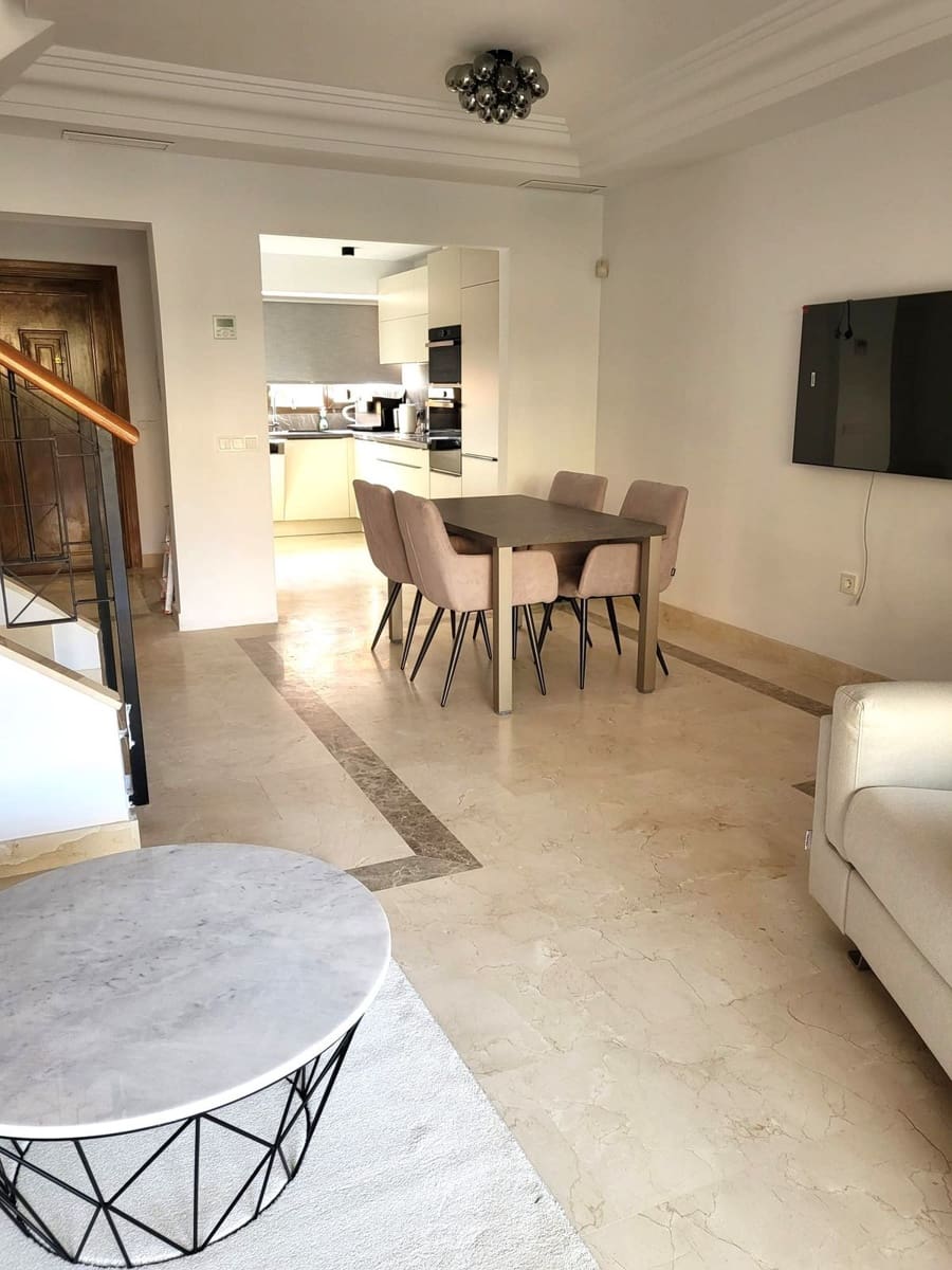 2 bedroom Townhouse for sale in Bahia de Marbella - € 890,000 (Ref: 9851437)