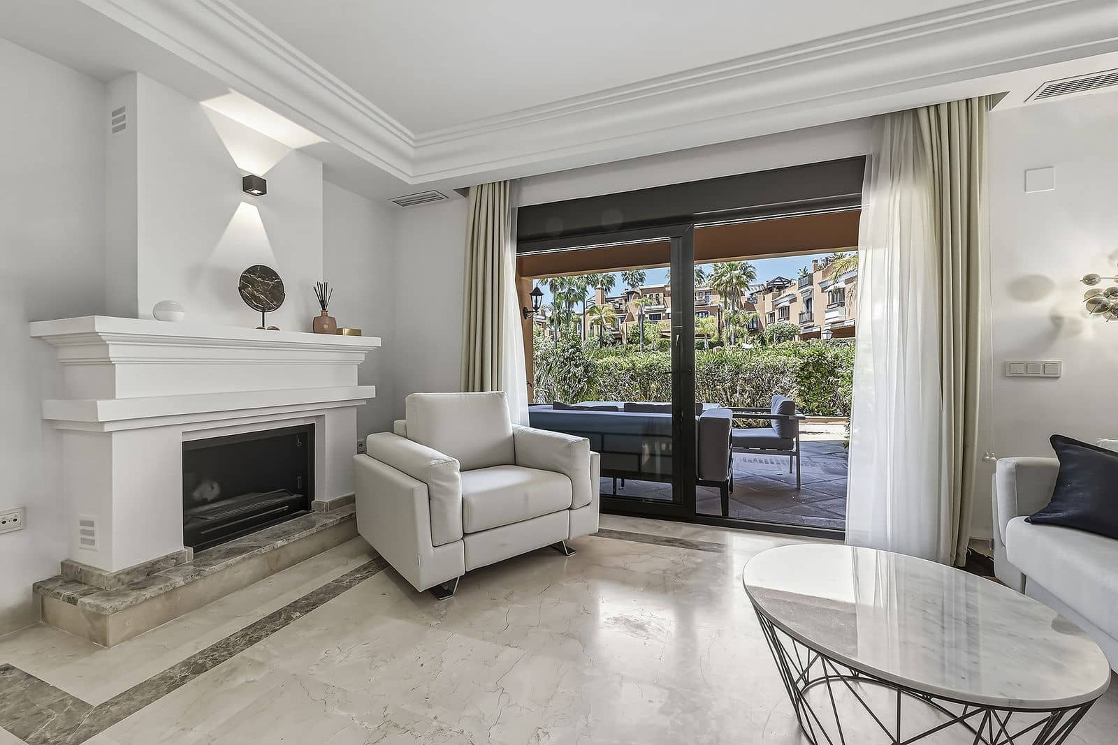 2 bedroom Townhouse for sale in Bahia de Marbella - € 890,000 (Ref: 9851437)