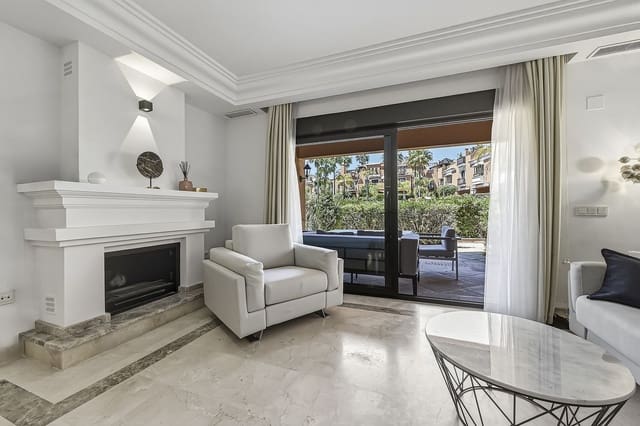2 bedroom Townhouse for sale in Bahía de Marbella, Marbella - € 890,000 (Ref: 9851437)