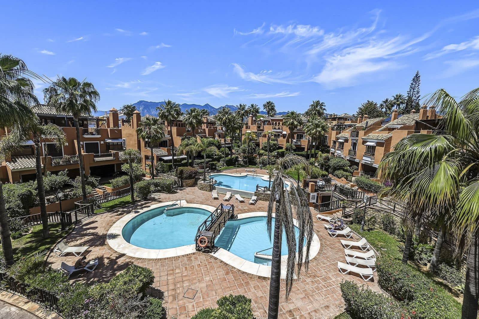 2 bedroom Townhouse for sale in Bahia de Marbella - € 890,000 (Ref: 9851437)